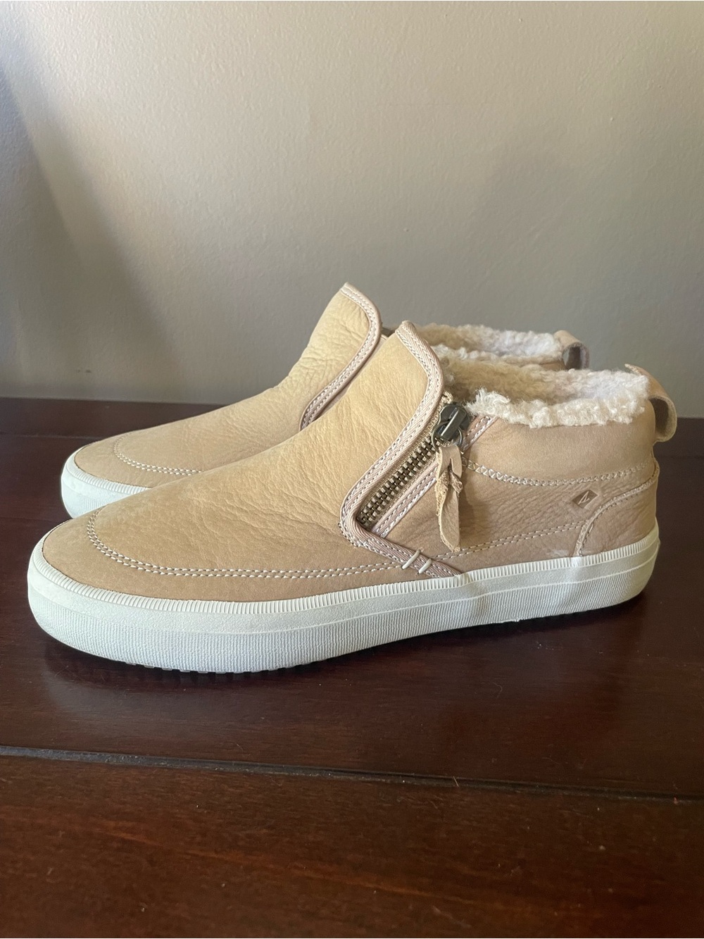 Sperry Crest Lug Side Zip Cozy Sneakers Shoes lined Size 7.5 Suede Beig